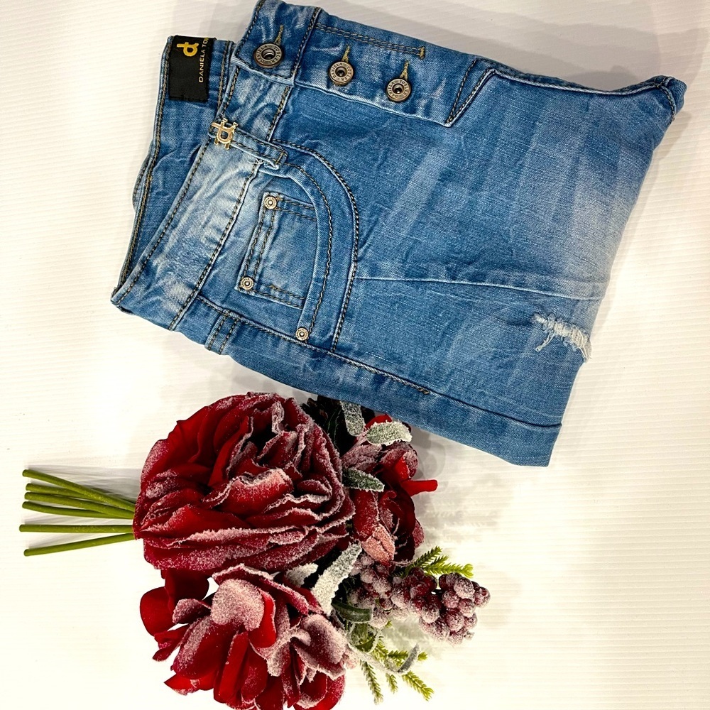 P17- Daniela Tobler blue washed skinny jeans Size 25
